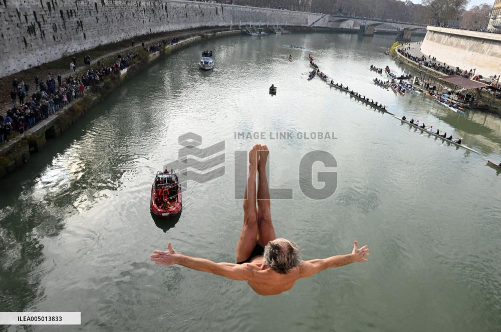 Traditional Dive Into The Tiber River - Rome
