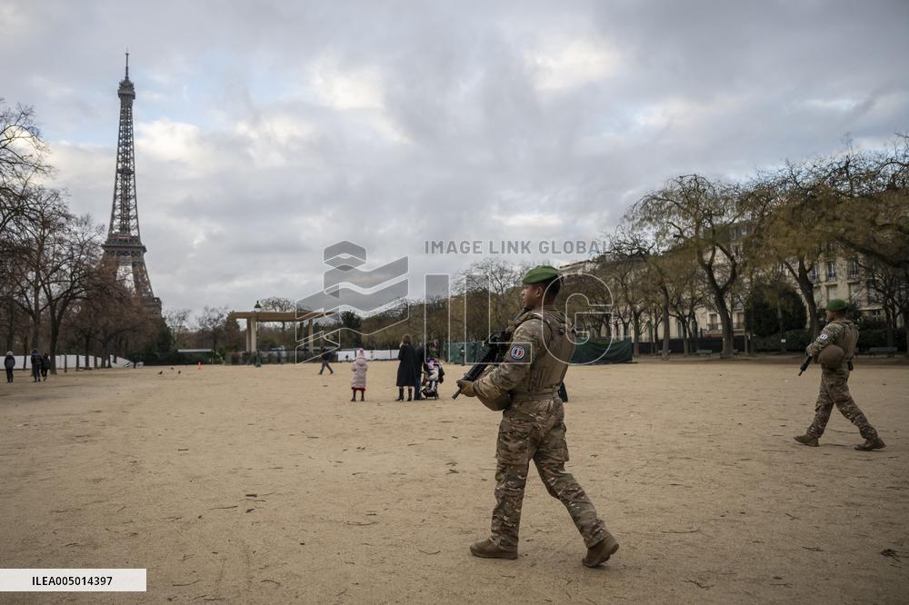 Sentinelle mission in front of the Eiffel Tower in Paris