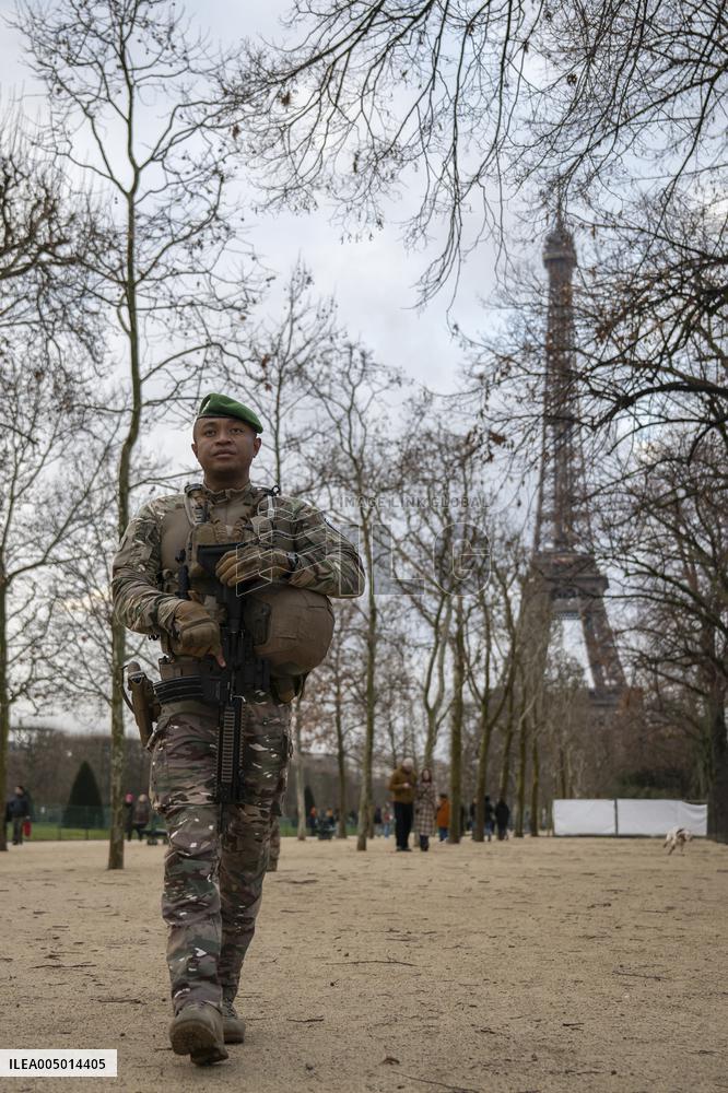 Sentinelle mission in front of the Eiffel Tower in Paris