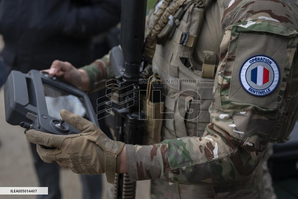 Sentinelle mission in front of the Eiffel Tower in Paris