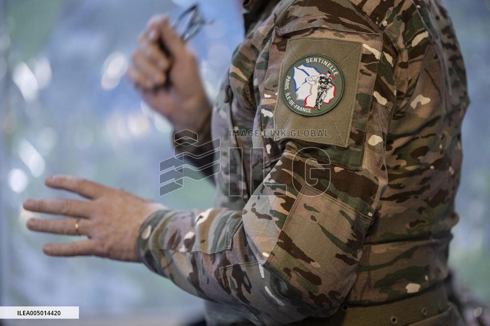 Sentinelle mission in front of the Eiffel Tower in Paris