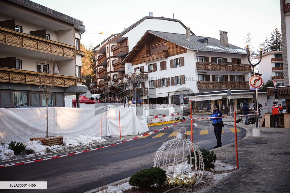 Tribute to victims at Le Constellation bar - Crans Montana