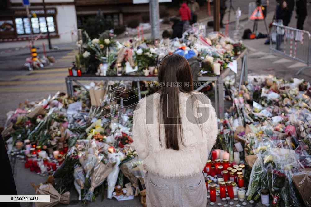 Tribute to victims at Le Constellation bar - Crans Montana