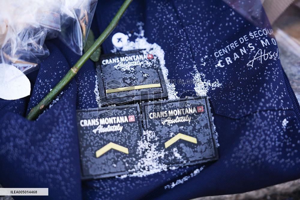 Tribute to victims at Le Constellation bar - Crans Montana