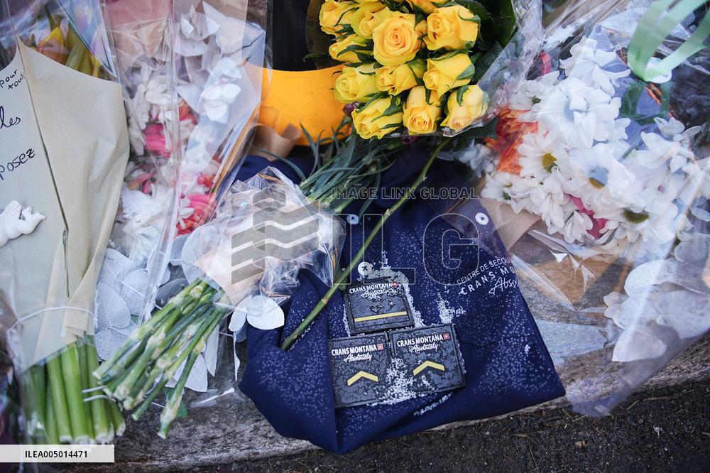 Tribute to victims at Le Constellation bar - Crans Montana