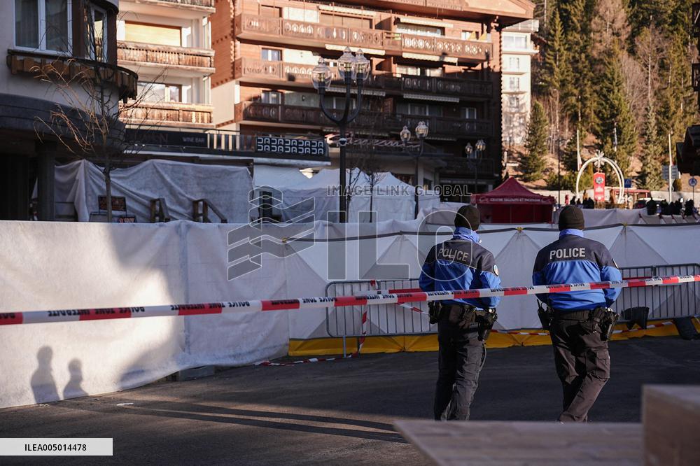 Tribute to victims at Le Constellation bar - Crans Montana