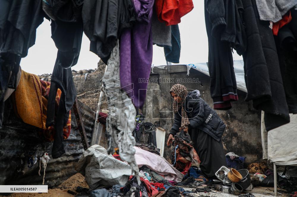 Fire Breaks out in Gaza's Survivors' Camp - Palestine