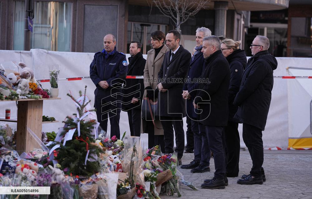 Federal Councilor Talks To The Media Near Le Constellation Bar - Crans-Montana