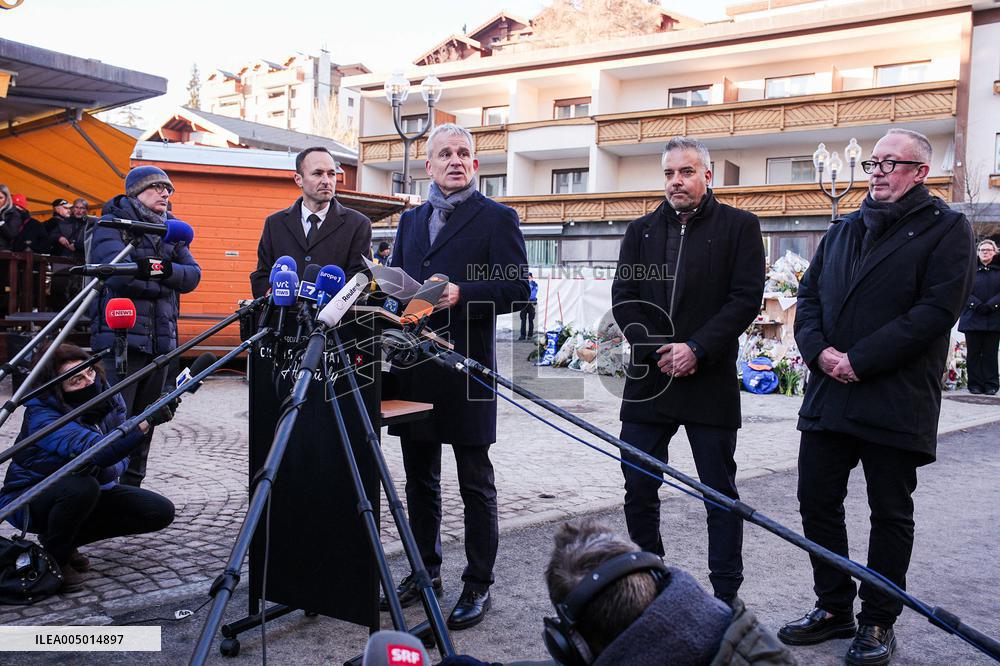 Federal Councilor Talks To The Media Near Le Constellation Bar - Crans-Montana
