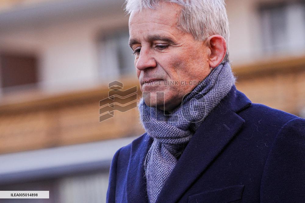 Federal Councilor Talks To The Media Near Le Constellation Bar - Crans-Montana