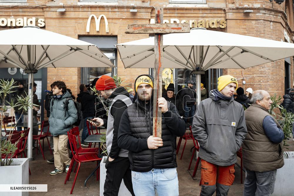 Farmers' Union Protest Against the Government's management of the DNC - Toulouse