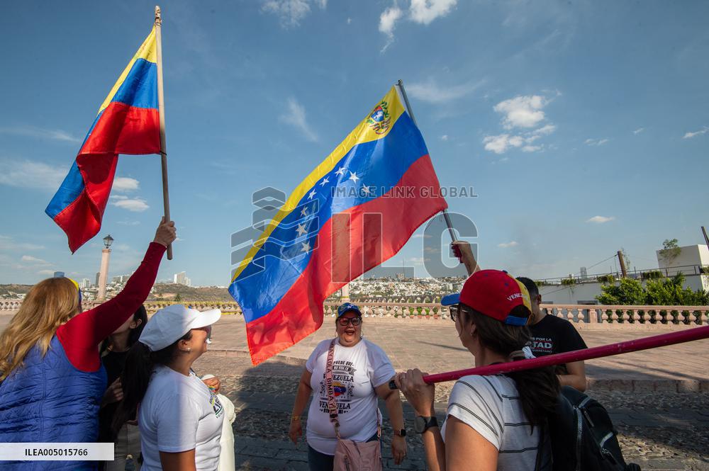 Venezuelans Celebrate the Detention of the President Nicolas Maduro - Mexico