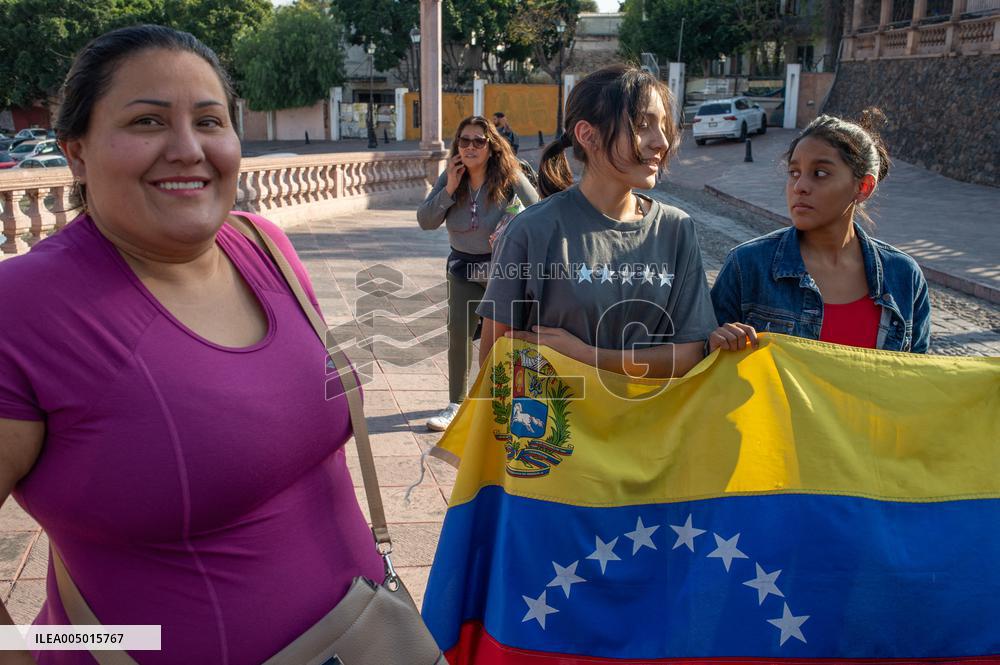 Venezuelans Celebrate the Detention of the President Nicolas Maduro - Mexico