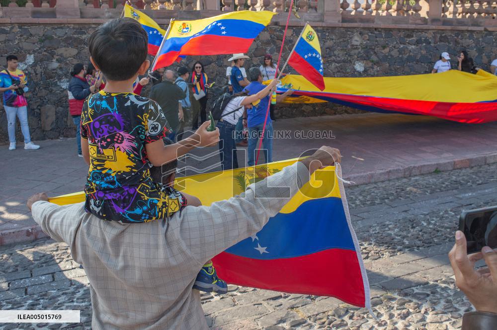 Venezuelans Celebrate the Detention of the President Nicolas Maduro - Mexico