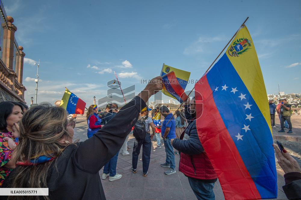 Venezuelans Celebrate the Detention of the President Nicolas Maduro - Mexico