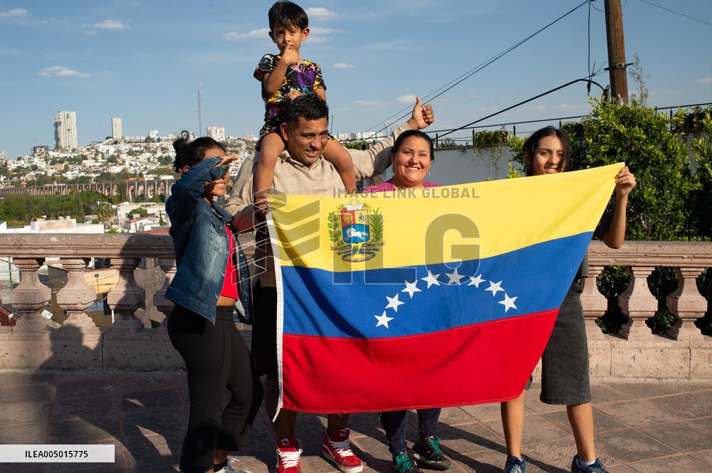Venezuelans Celebrate the Detention of the President Nicolas Maduro - Mexico