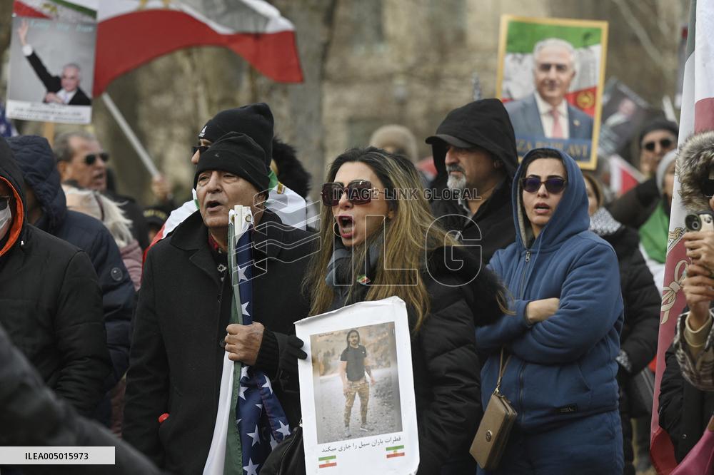 Activists take part in a rally supporting protestors in Iran  - Washington