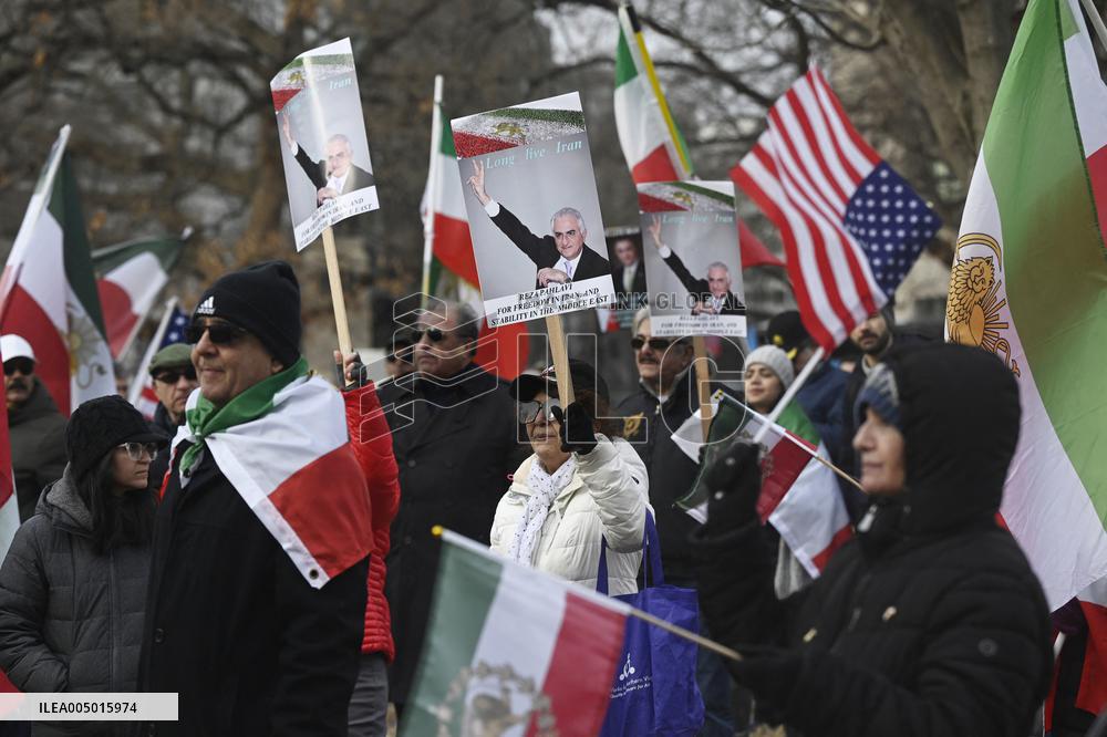 Activists take part in a rally supporting protestors in Iran  - Washington