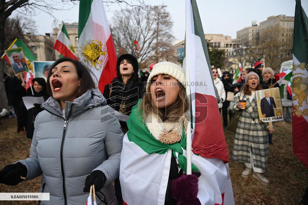 Activists take part in a rally supporting protestors in Iran  - Washington