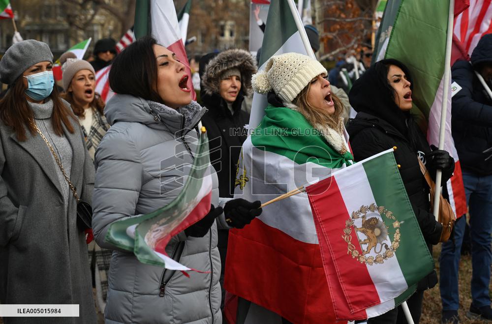 Activists take part in a rally supporting protestors in Iran  - Washington