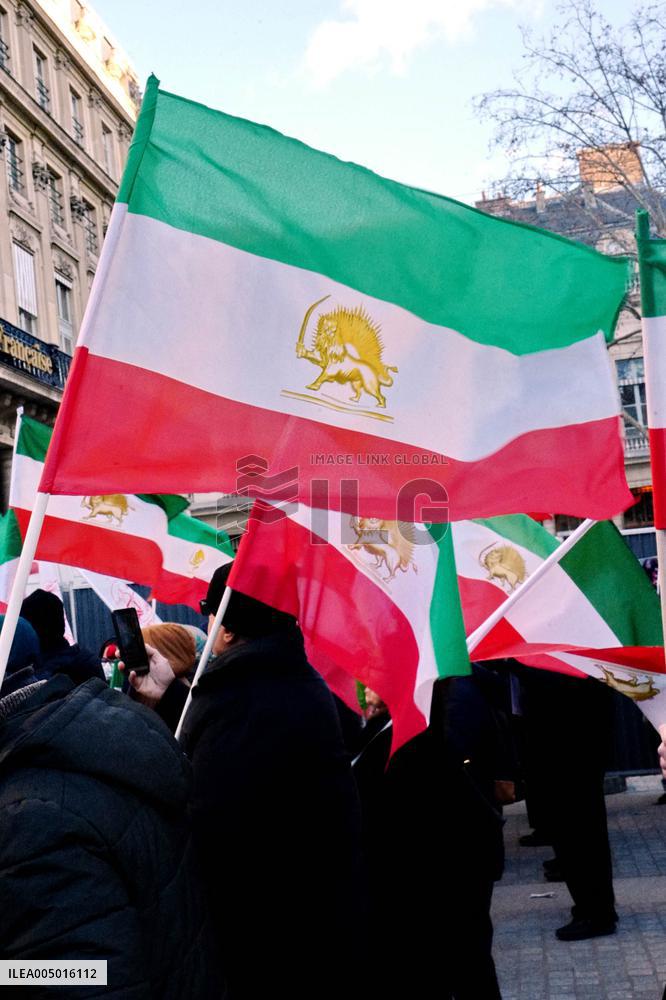 Demo to support Resistance Fighters of Iran in Paris