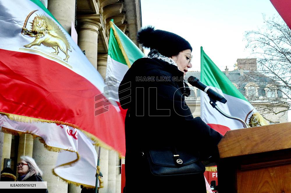 Demo to support Resistance Fighters of Iran in Paris