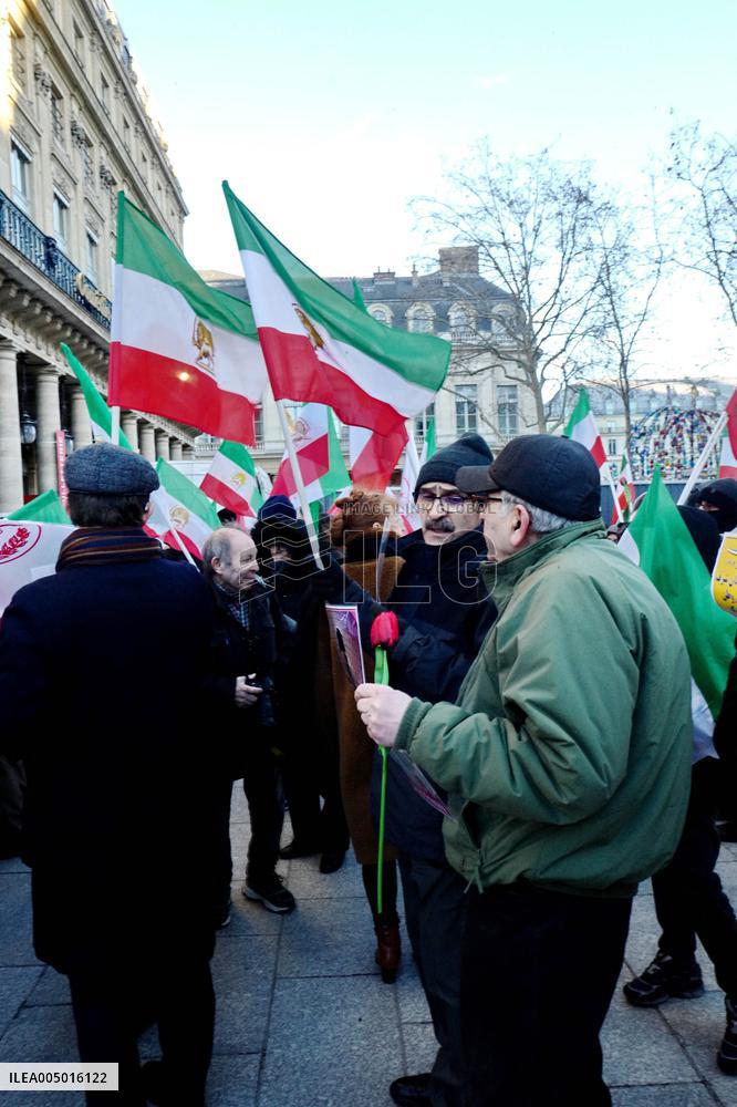 Demo to support Resistance Fighters of Iran in Paris