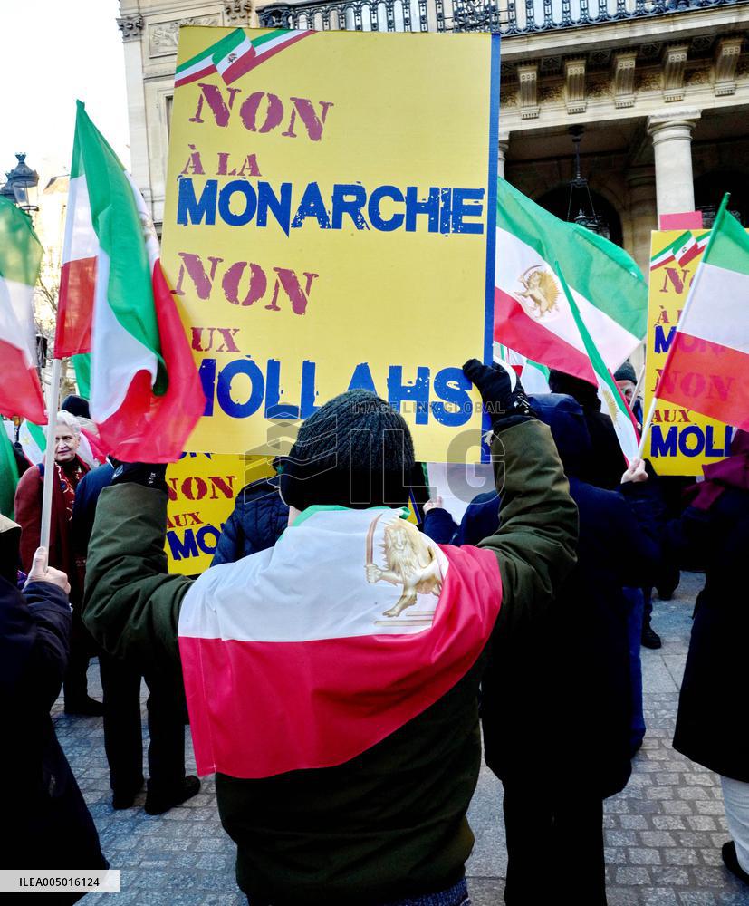Demo to support Resistance Fighters of Iran in Paris