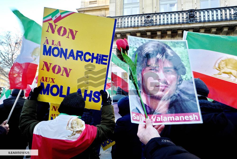 Demo to support Resistance Fighters of Iran in Paris