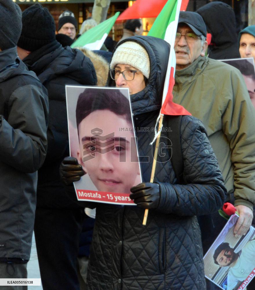 Demo to support Resistance Fighters of Iran in Paris