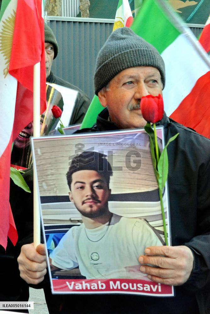 Demo to support Resistance Fighters of Iran in Paris