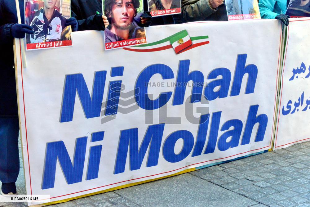 Demo to support Resistance Fighters of Iran in Paris