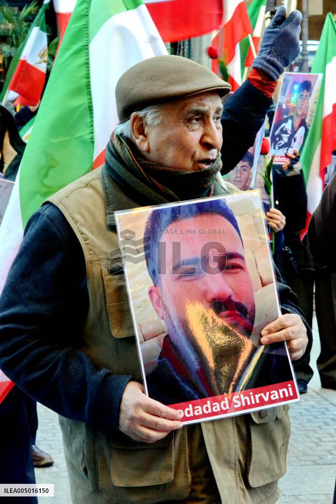 Demo to support Resistance Fighters of Iran in Paris