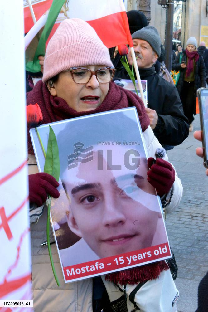 Demo to support Resistance Fighters of Iran in Paris
