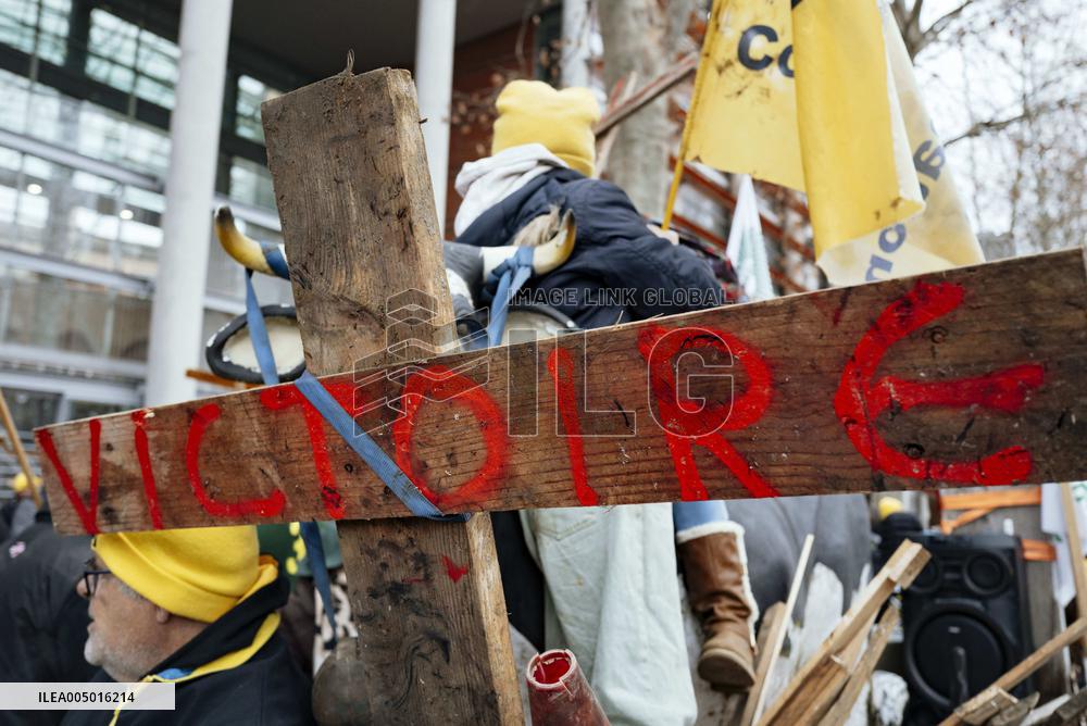 Farmers procession through the streets of Toulouse