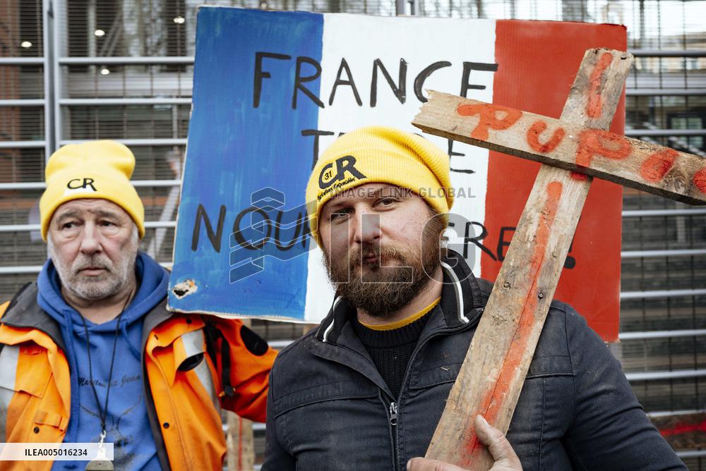 Farmers procession through the streets of Toulouse