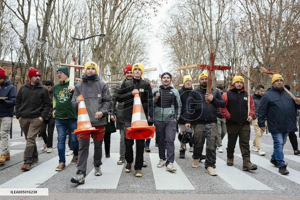 Farmers procession through the streets of Toulouse