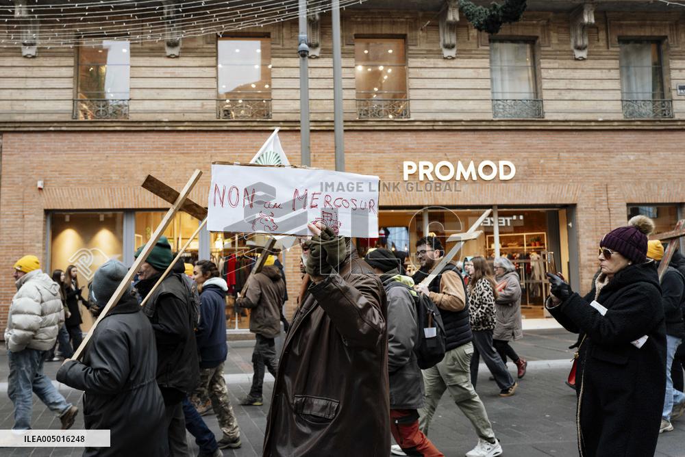 Farmers procession through the streets of Toulouse