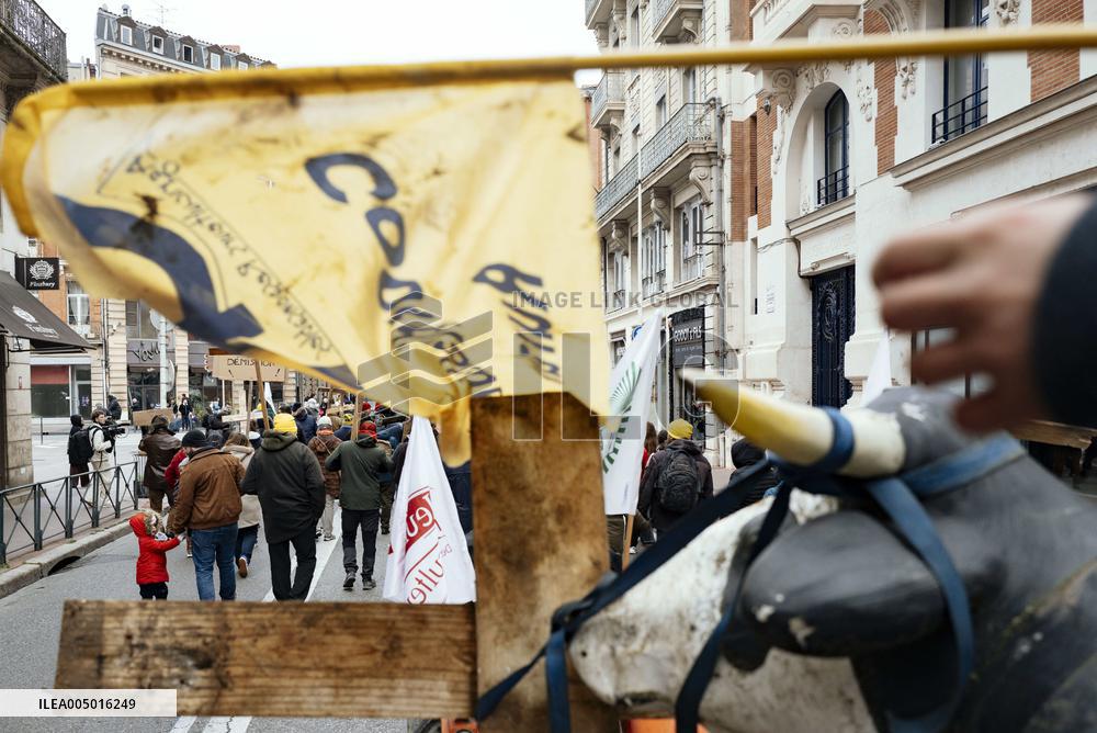 Farmers procession through the streets of Toulouse