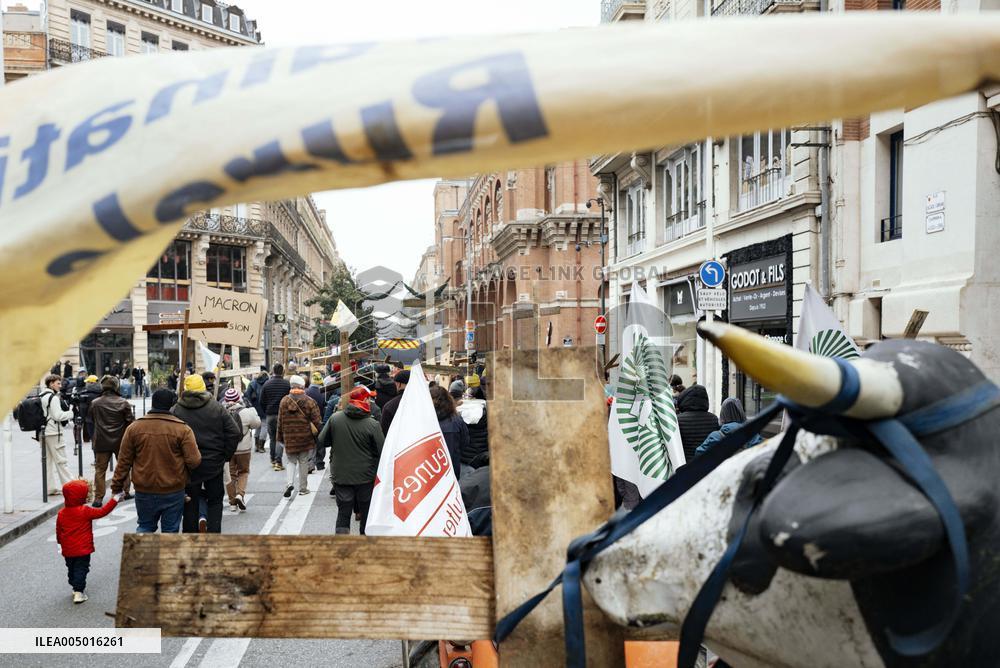 Farmers procession through the streets of Toulouse