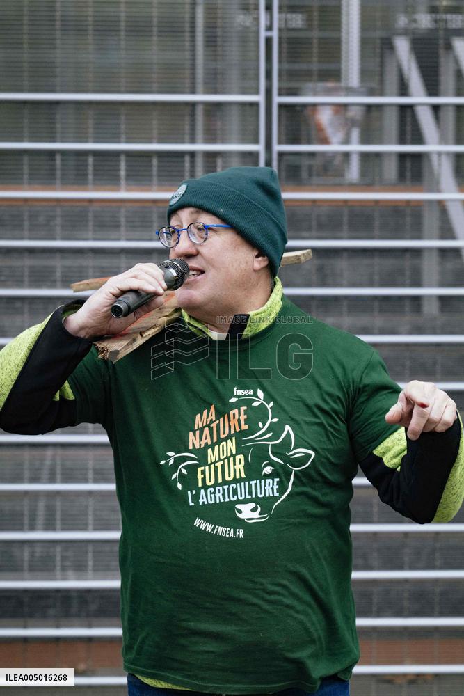 Farmers procession through the streets of Toulouse