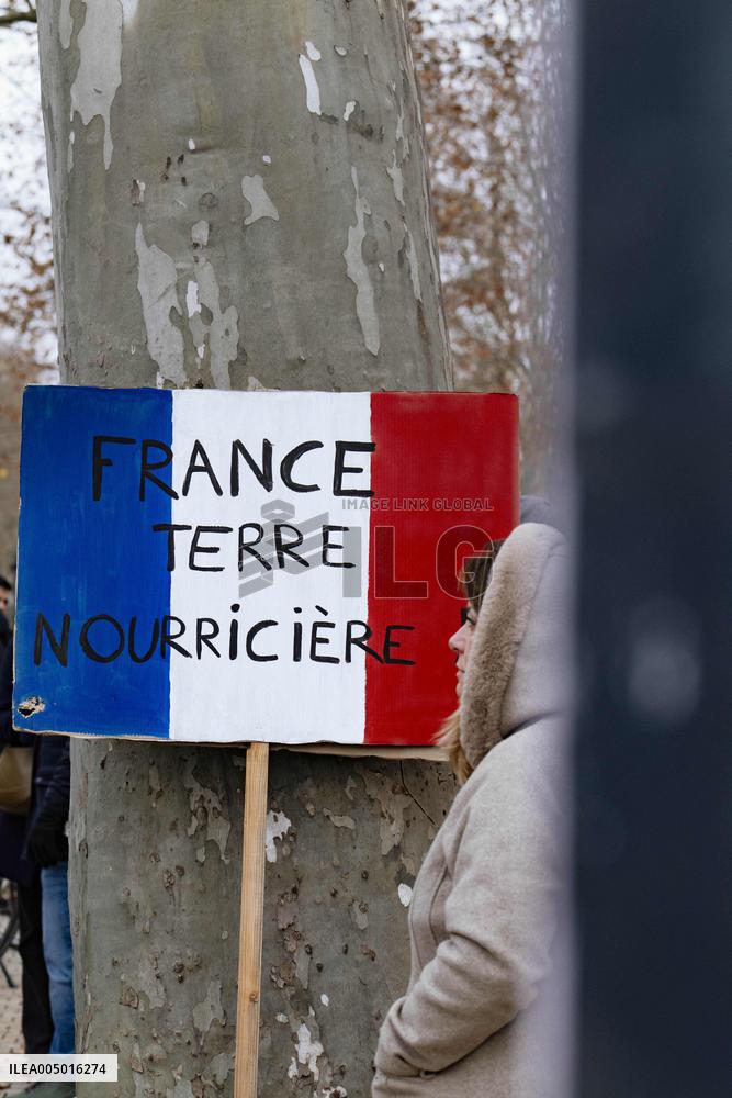Farmers procession through the streets of Toulouse