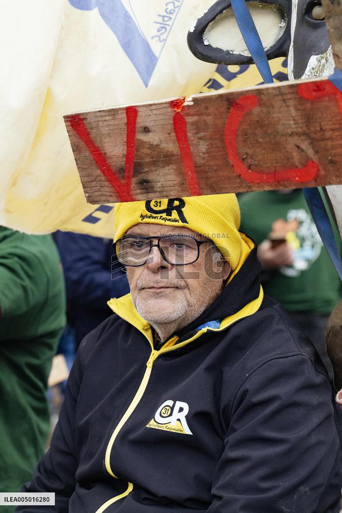 Farmers procession through the streets of Toulouse