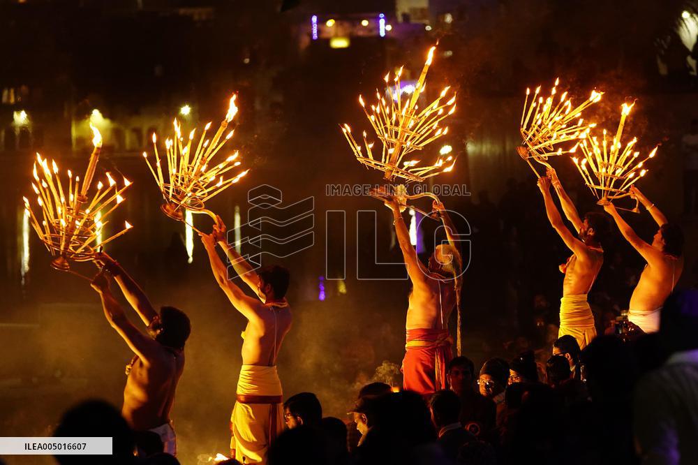 Maha Aarti Prayer On Paush Purnima - India