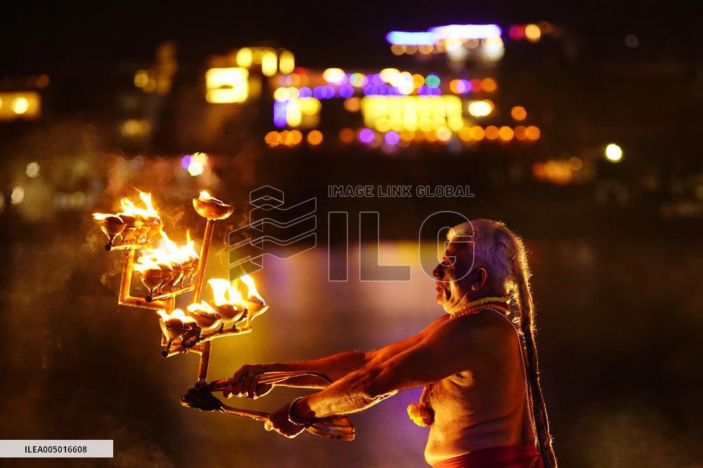 Maha Aarti Prayer On Paush Purnima - India