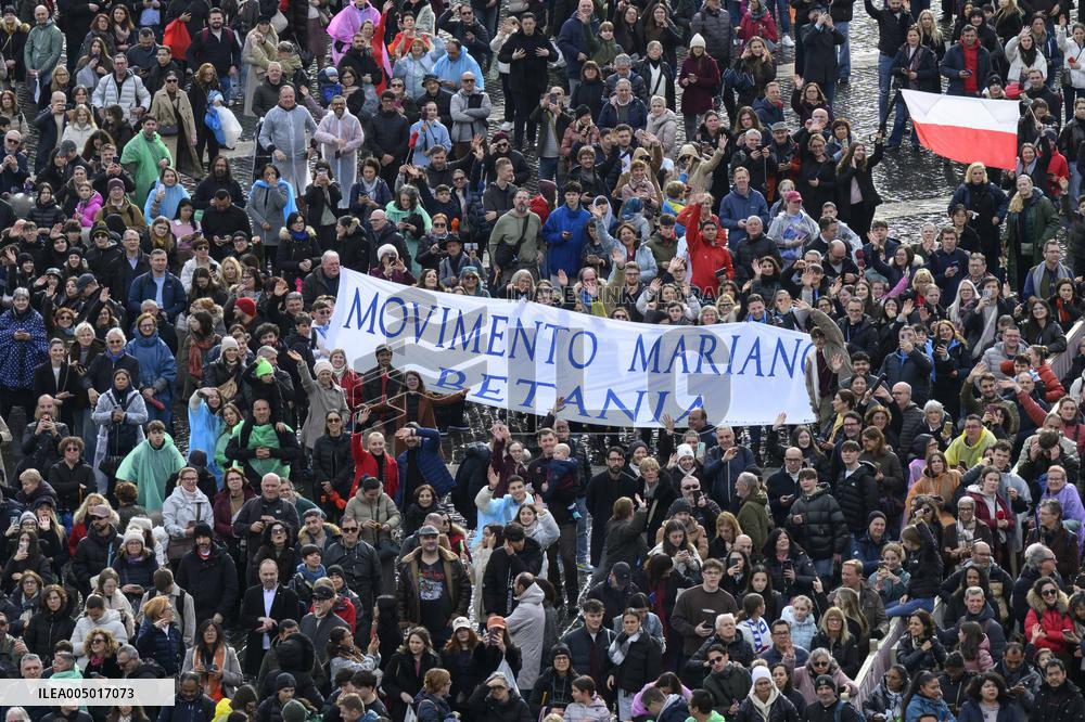 Pope Leo XIV Delivers His Blessing To The Faithful - Vatican
