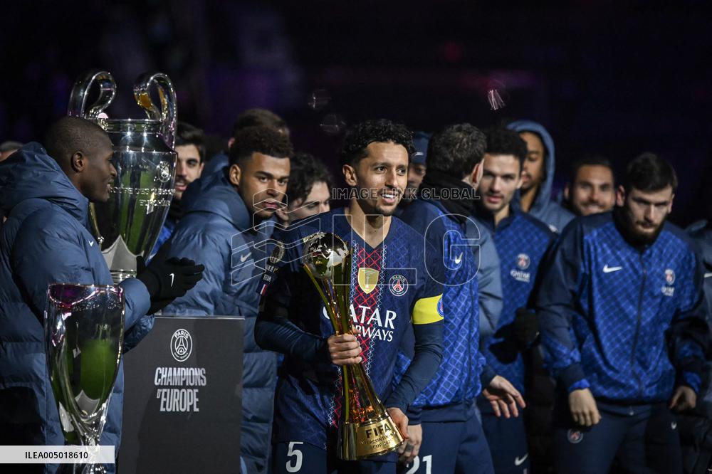 PSG celebrates the Intercontinental Cup at Parc des Princes - FA