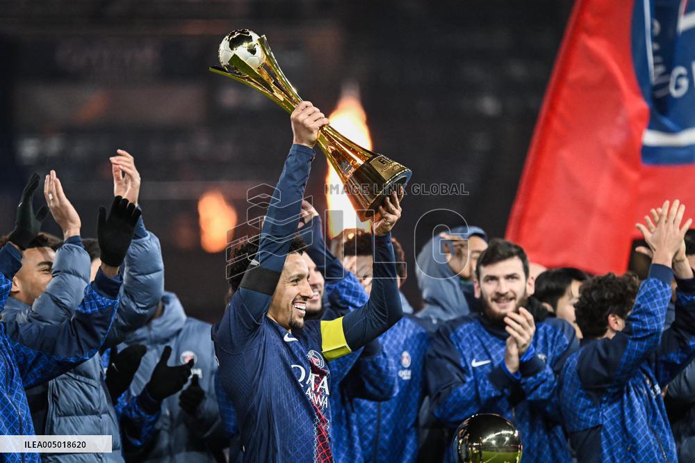PSG celebrates the Intercontinental Cup at Parc des Princes - FA