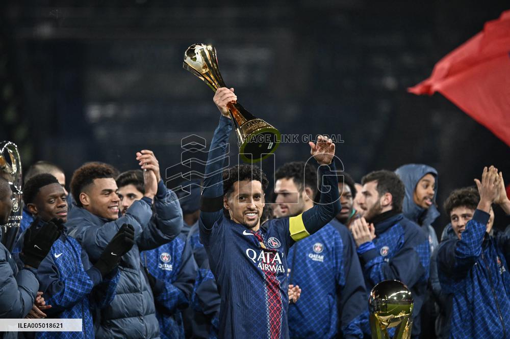 PSG celebrates the Intercontinental Cup at Parc des Princes - FA