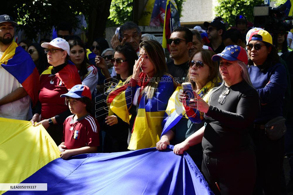 Venezuelans in Mexico Celebrate the Arrest of President Nicolás Maduro